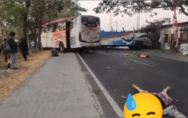 Thumbnail Berita - Dugaan Penyebab Kecelakaan Bus Eka vs Sugeng Rahayu di Ngawi, Sopir Diduga Kaget karena Hal Ini