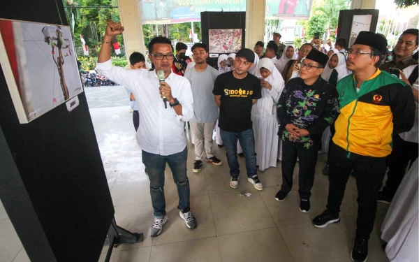 Thumbnail Berita - Kunjungi Pameran Foto Forwas, Bupati Sidoarjo Ahmad Muhdlor Anggap Sangat Kreatif dan Edukatif