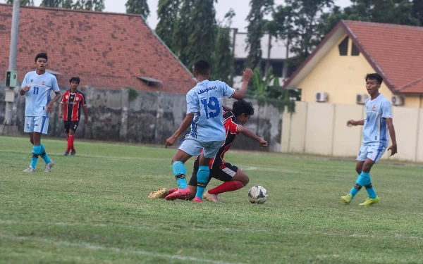 Thumbnail Berita - Penerangan Tak Memadai, Laga Kediri vs Lamongan Ditunda