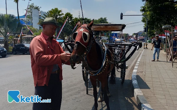 Thumbnail Berita - Lika-Liku Suprapto Lestarikan Dokar Wisata Alun-alun Kota Batu