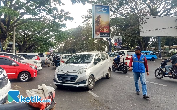 Thumbnail Berita - Penataan Parkir dan Markah Jalan Trunojoyo Kacau, Ini Rencana Dishub Kota Malang