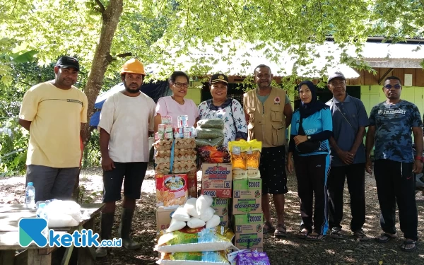 Thumbnail Berita - Dinsos Raja Ampat Salurkan Bantuan Kepada Warga Terdampak Longsor