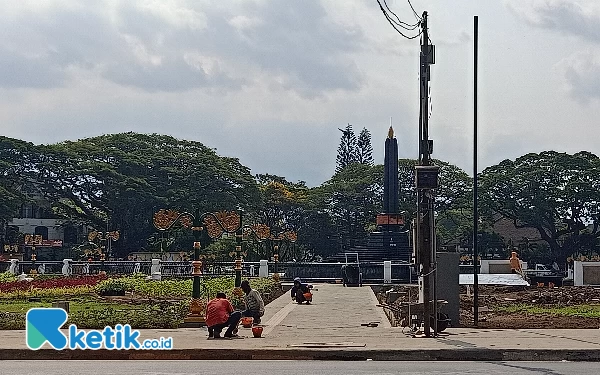 Thumbnail Alun-Alun Tugu Kota Malang Mulai Dihiasi Lampu Serupa Kayutangan Heritage