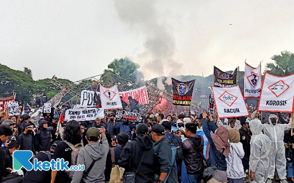 Thumbnail Satu Tahun Tragedi Kanjuruhan, Aremania Sepakat Gelar Bakti Sosial