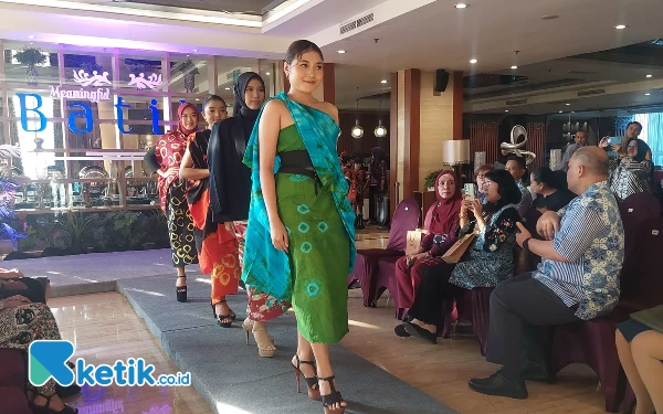 Thumbnail Berita - Keren! Wyndham Hotel Surabaya Beri Panggung Anak-Anak Spesial Adu Catwalk di Hari Batik