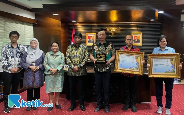 Thumbnail Berita - Top, Kabupaten Kaimana Borong 3 Piagam Penghargaan pada BKN Award 2023