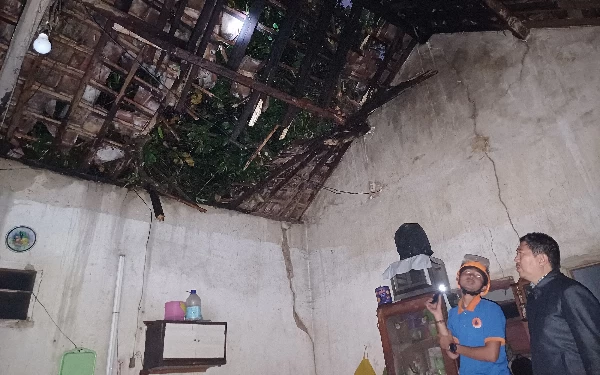 Hujan Disertai Angin Kencang di Bondowoso, Belasan Rumah Rusak