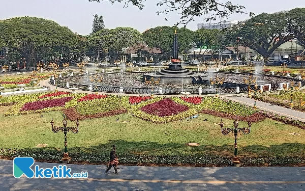 Thumbnail Dishub Kota Malang Tindak Jukir yang Minta Tarif Mahal Pengunjung Alun-Alun Tugu