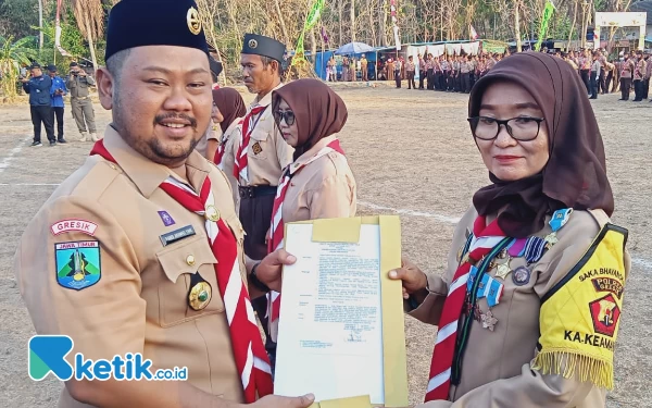 Thumbnail Berita - 22 Pramuka Gresik Dapat Penganugerahan Tanda Penghargaan Lencana Pancawarsa dari Kwarda Jatim