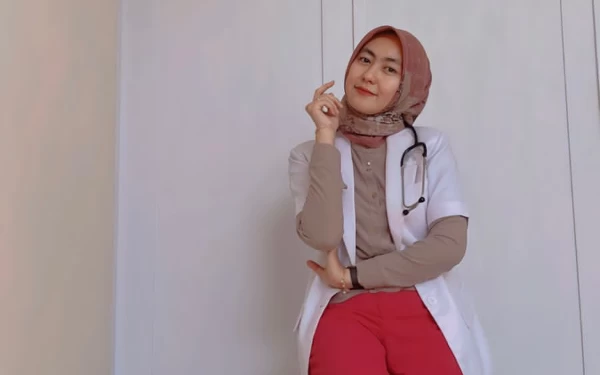 Thumbnail Berita - Herni Anggraeni Dewi, Dokter Muda Asal Cianjur Rutin Gelar Aksi Kemanusiaan