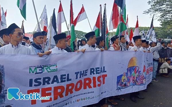 Thumbnail Berita - Bela Palestina, Warga Malang Raya Kecam Aksi Genosida Zionis Israel