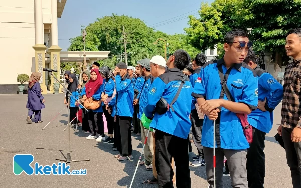 Peringati White Cane Day, 70 Tuna Netra Parade Keliling Kantor Pemkab Tuban