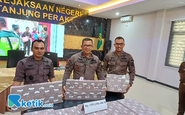 Thumbnail Berita - Korupsi Kredit Bank Jatim, Kejari Tanjung Perak Terima Pengembalian Uang Negara Rp 7,5 Miliar