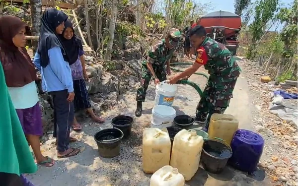 Thumbnail Berita - Kwarda Pramuka Jatim Kirim 30 Tangki Air Bersih Atasi Kekeringan di Gunung Kidul