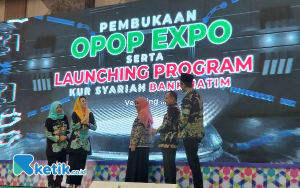 Thumbnail Berita - Wujudkan Pengembangan Ekonomi Pesantren, Gubernur Khofifah Buka Gebyar OPOP EXPO Edisi Ke-5