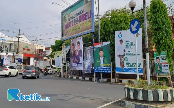 Thumbnail Belum Masa Kampanye, Alat Peraga Caleg Jember Diimbau untuk Diturunkan