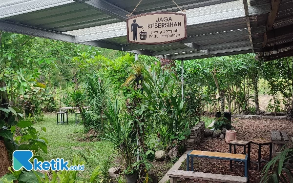 Thumbnail Berita - Warung 17 Blitar, Tempat Ngopi Bernuansa Alam, Suasananya Menghipnotis setiap Pengunjung