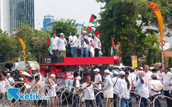 Thumbnail Berita - Ratusan Massa Turun ke Jalan, Desak Pemerintah Larang Penjualan Produk Israel