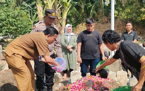 Thumbnail Berita - Sosok Riyono, Korban Kecelakan Mobil vs KA Probowangi: Kuli Bangunan yang Gemar Pengajian