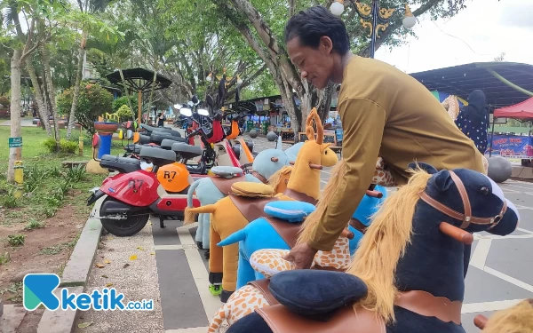 Thumbnail Berita - Yuk! Intip Tarif Penyewaan Sepeda Listrik di Alun-alun Kabupaten Pacitan