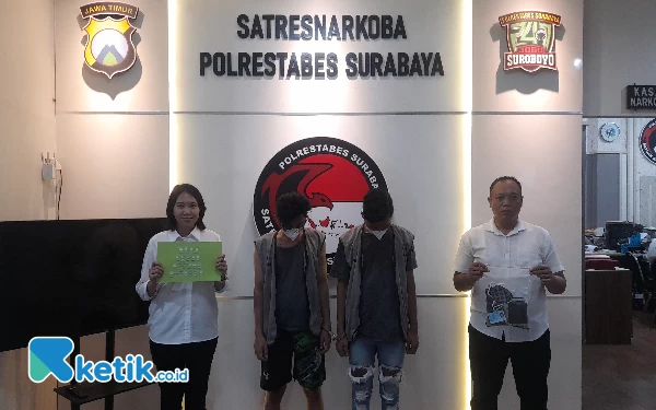 Satresnarkoba Polrestabes Surabaya Tangkap  2 Tukang Parkir Nyambi Jual Narkoba