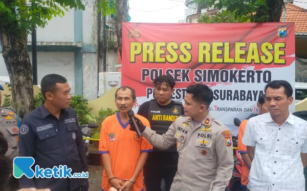 Thumbnail Berita - Modus Pinjam Motor Teman, Polsek Simokerto Tangkap Sindikat Penggadai Motor