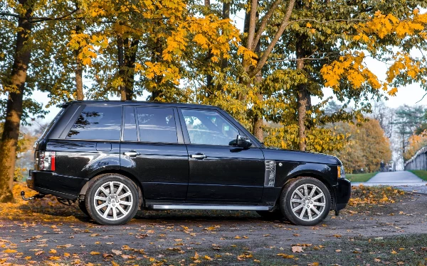 Thumbnail Berita - Ada Risiko Kebocoran Oli, Range Rover Recall 1500 Produk Terbarunya di Inggris