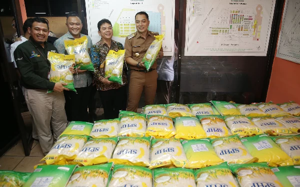 Thumbnail Berita - Warung TPID Surabaya Berhasil Tembus Penjualan 51 Ton Beras