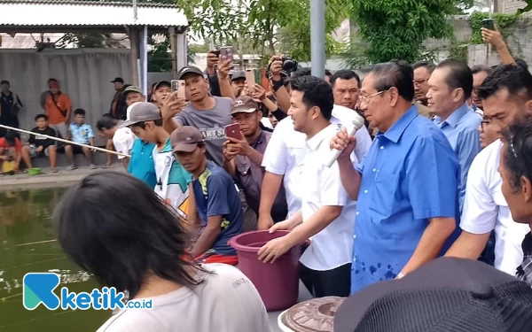 Thumbnail Berita - Dekat dengan Rakyat, SBY Bersama Kader Demokrat Mancing Bareng di Blitar