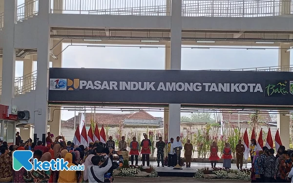 Thumbnail Berita - Presiden Jokowi Resmikan Pasar Induk Among Tani Kota Batu Terbesar di Indonesia