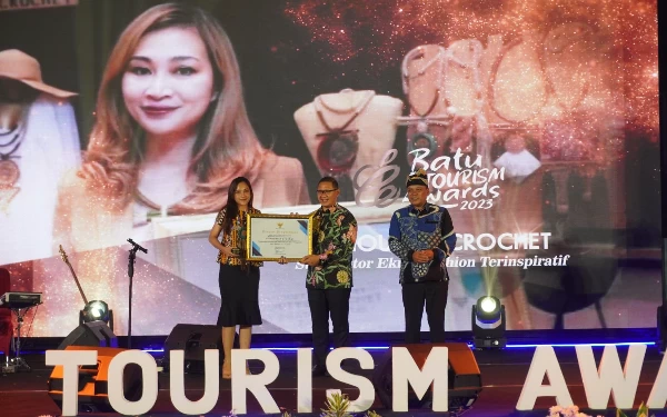 Thumbnail Berita - Terinspiratif Batu Tourism Award 2023, Silhouette crochet Raih Subsektor Fashion Ekraf