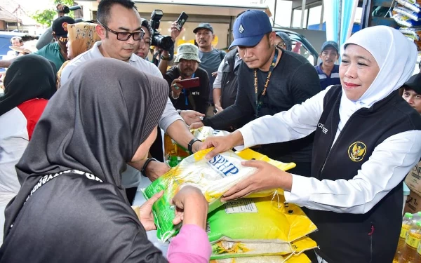 Thumbnail Gelar Pasar Murah di Situbondo, Gubernur Jatim Pastikan Stok Beras dan Sembako Aman