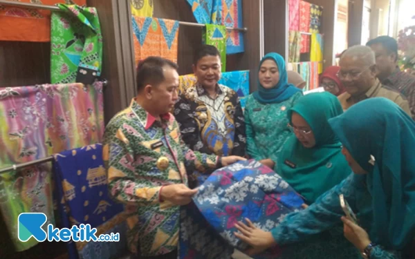 Thumbnail Berita - Pj Gubernur Sumsel Soroti Potensi Batik Lokal Pagar Alam