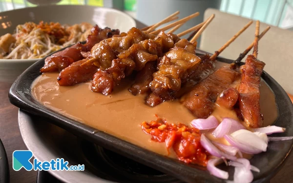 Thumbnail Berita - Sate Khas Senayan Sajikan Menu dengan Rasa Otentik Jawa Bali