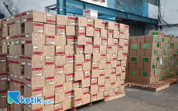 Thumbnail Dapat Prioritas, KPU Jember Terima Logistik Surat Suara Pemilu