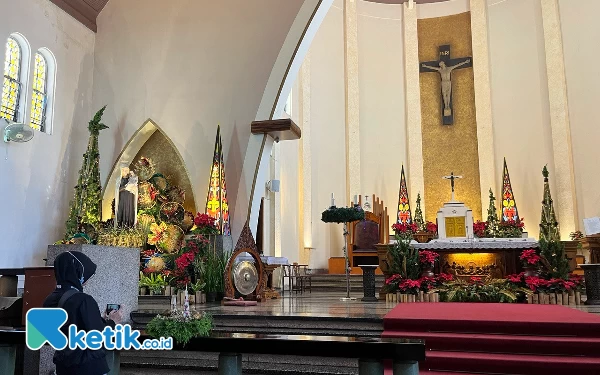 Thumbnail Berita - Gereja Katedral Ijen Mulai Berbenah Jelang Perayaan Natal