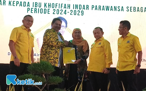 Thumbnail Berita - Partai Golkar Resmi Dukung Khofifah di Pilgub 2024-2029