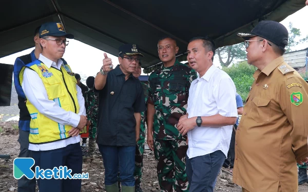 Thumbnail Berita - Tekan Genangan Banjir, Pemkab Bandung Gelontorkan Rp6,9 Miliar untuk Drainase Permukiman Andir