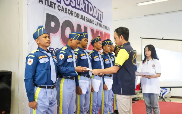 Thumbnail Berita - Puluhan Atlet Drumband Jatim Dikukuhkan, Target 17 Medali di PON XXI