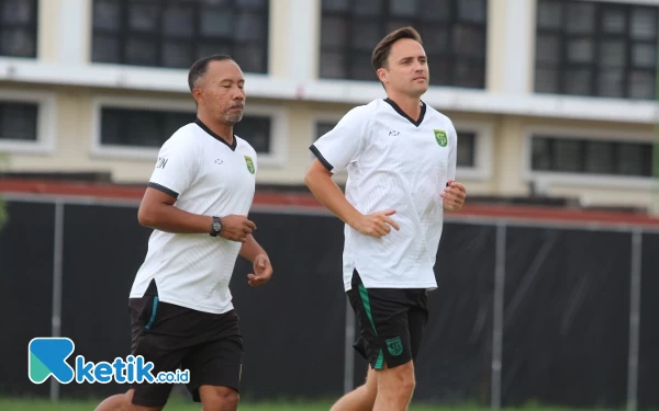 Thumbnail Berita - Resmi Latih Persebaya, Paul Munster Genjot Fisik Pemain Usai Libur Panjang