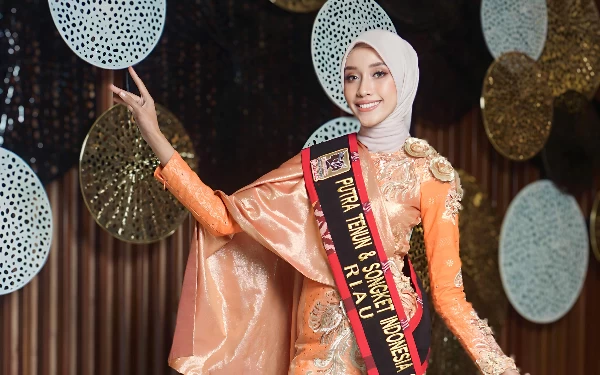 Thumbnail Berita - Clarissa Vania Indriati, Putri Tenun dan Songket Riau 2023 Ajak Masyarakat Lestarikan Budaya Bangsa