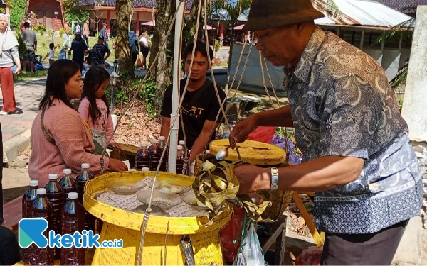 Mencicipi Manis Asam Tape Ketan Hitam, Jajanan Legendaris Wisata Cangar Kota Batu