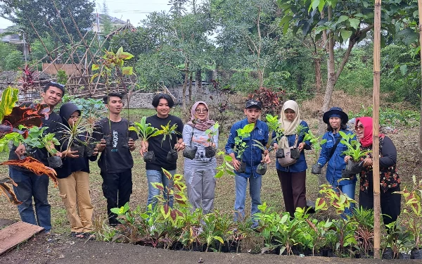 Thumbnail Berita - Pokdarwis Kota Malang Canangkan Gerakan Gugur Gunung Bangun Kampung