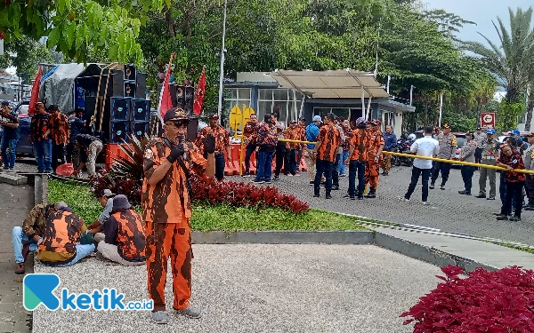 Thumbnail Berita - Ormas Pemuda Pancasila Kota Batu Sampaikan 3 Tuntutan dalam Aksi di Among Tani