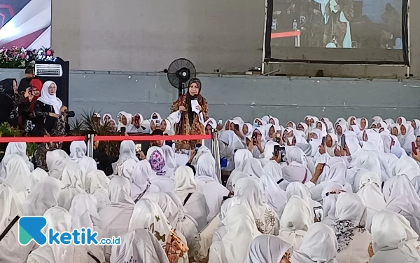 Thumbnail Atikoh dan Putri Pendiri NU Gelar Istighotsah Bareng Ribuan Muslimat, Doakan Ganjar - Mahfud