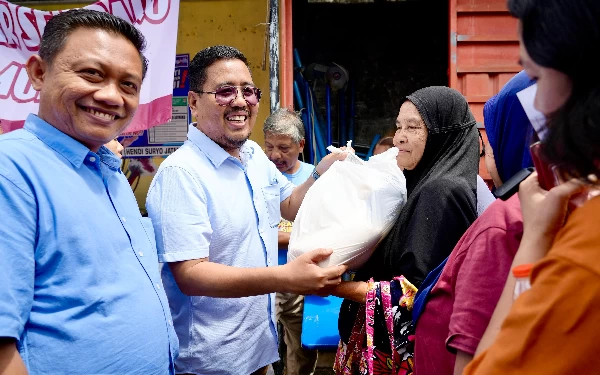 Thumbnail Gerindra Kediri Gelar Pasar Murah, Emak-Emak: Semoga Pak Prabowo Gemoy dan Mas Gibran Imut Menang