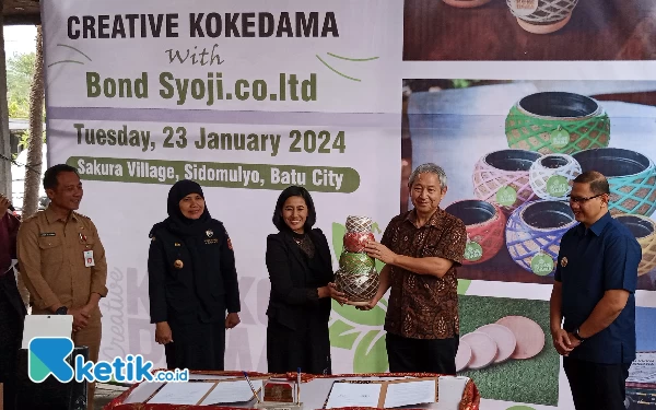 Thumbnail Berita - Wow, 20 Ribu Pot Kokedama dari Kota Batu Diekspor ke Jepang