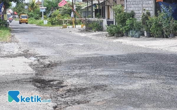 Thumbnail Berita - Material Kosong, Jalan Kabupaten yang Rusak di Sleman Hanya Dibiarkan Saja