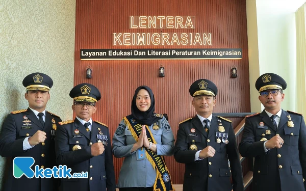 Thumbnail Berita - Imigrasi Surabaya Jadi Role Model Lewat Program Lentera Keimigrasian, Kakanwil Kemenkumham Jatim Beri Apresiasi