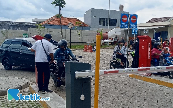 Thumbnail Berita - Warga Keluhkan Uji Coba Parkir Elektronik Gratis di Pasar Among Tani Kota Batu